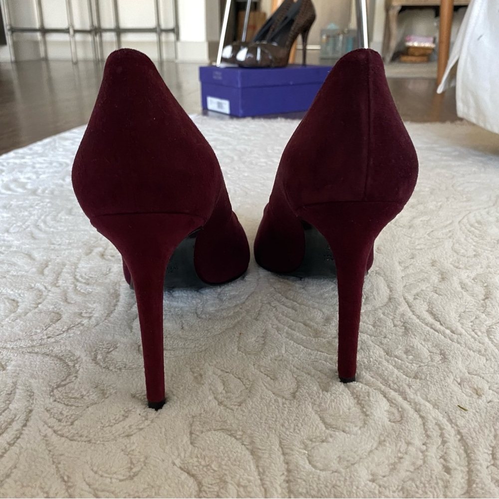 Stuart Weitzman Burgundy Suede Pointed Toe Pump - Picture 4 of 6